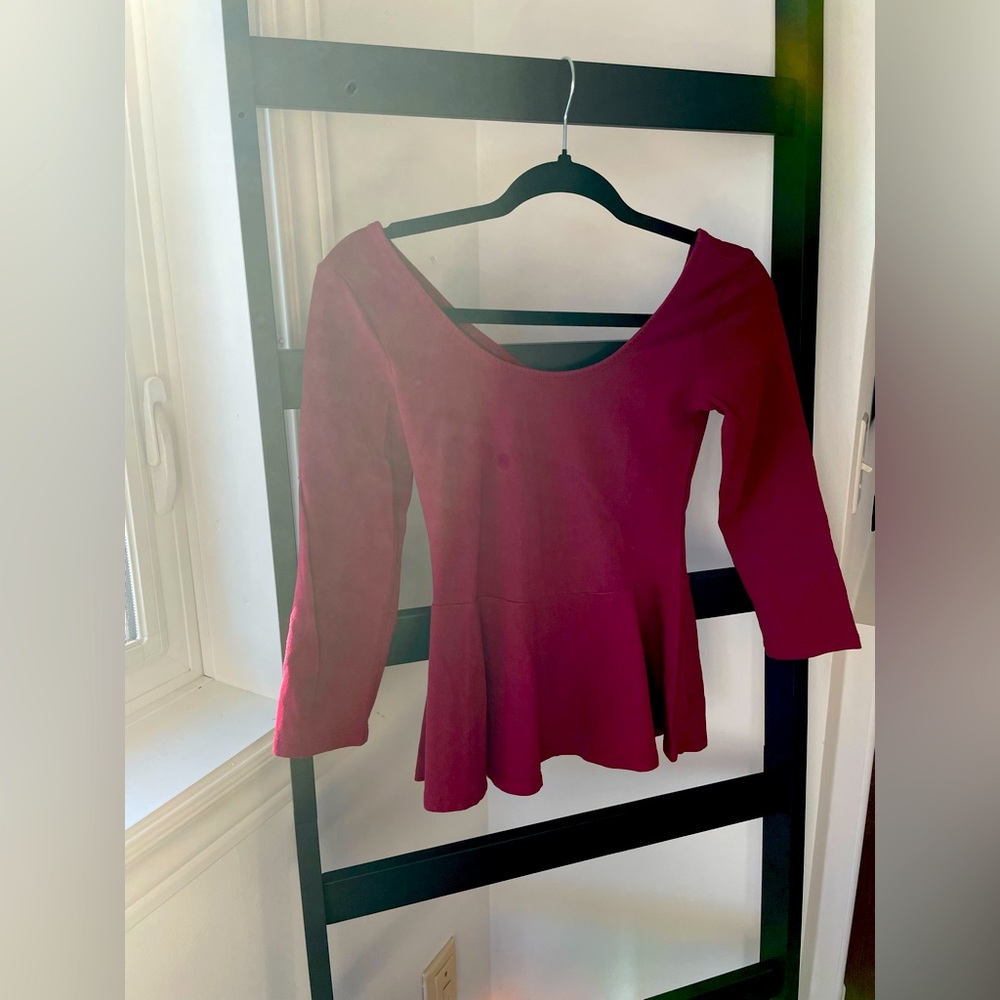 Express burgundy red 3/4 sleeve top zipper back